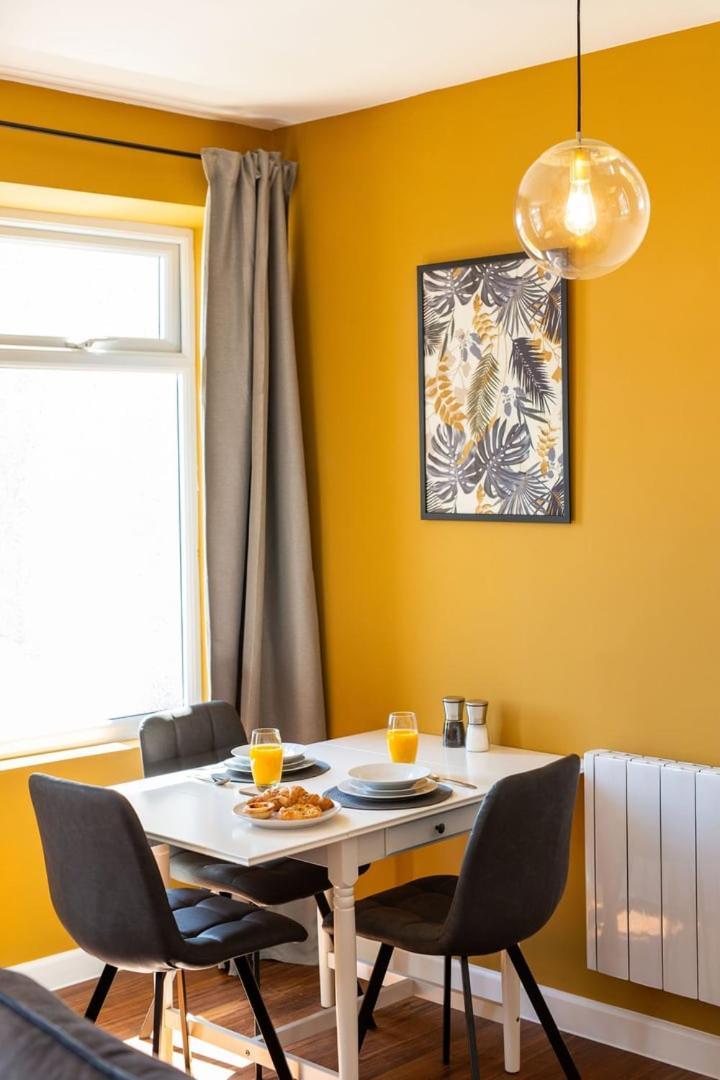 Studio Apartment With 65" Smart Tv Newport  Zewnętrze zdjęcie