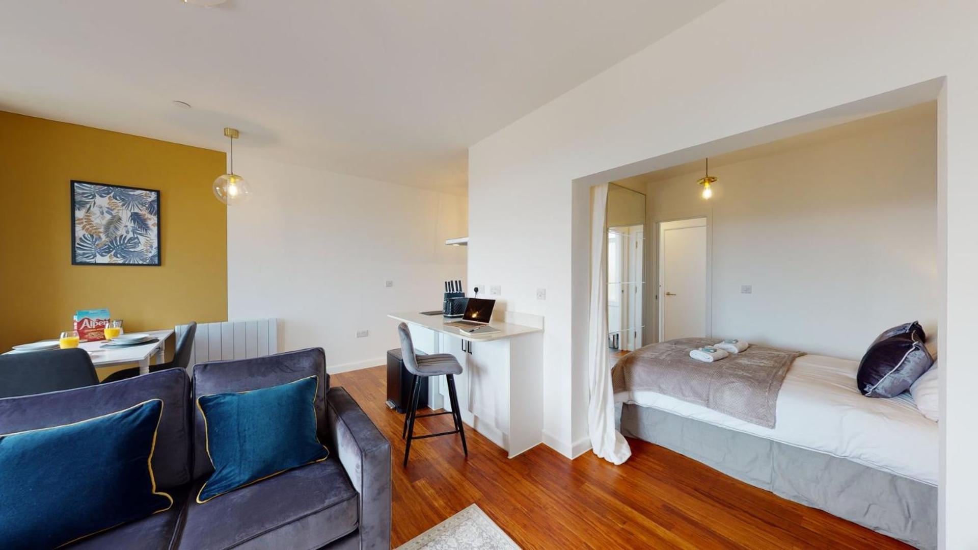 Studio Apartment With 65" Smart Tv Newport  Zewnętrze zdjęcie