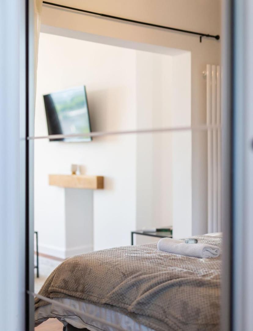Studio Apartment With 65" Smart Tv Newport  Zewnętrze zdjęcie