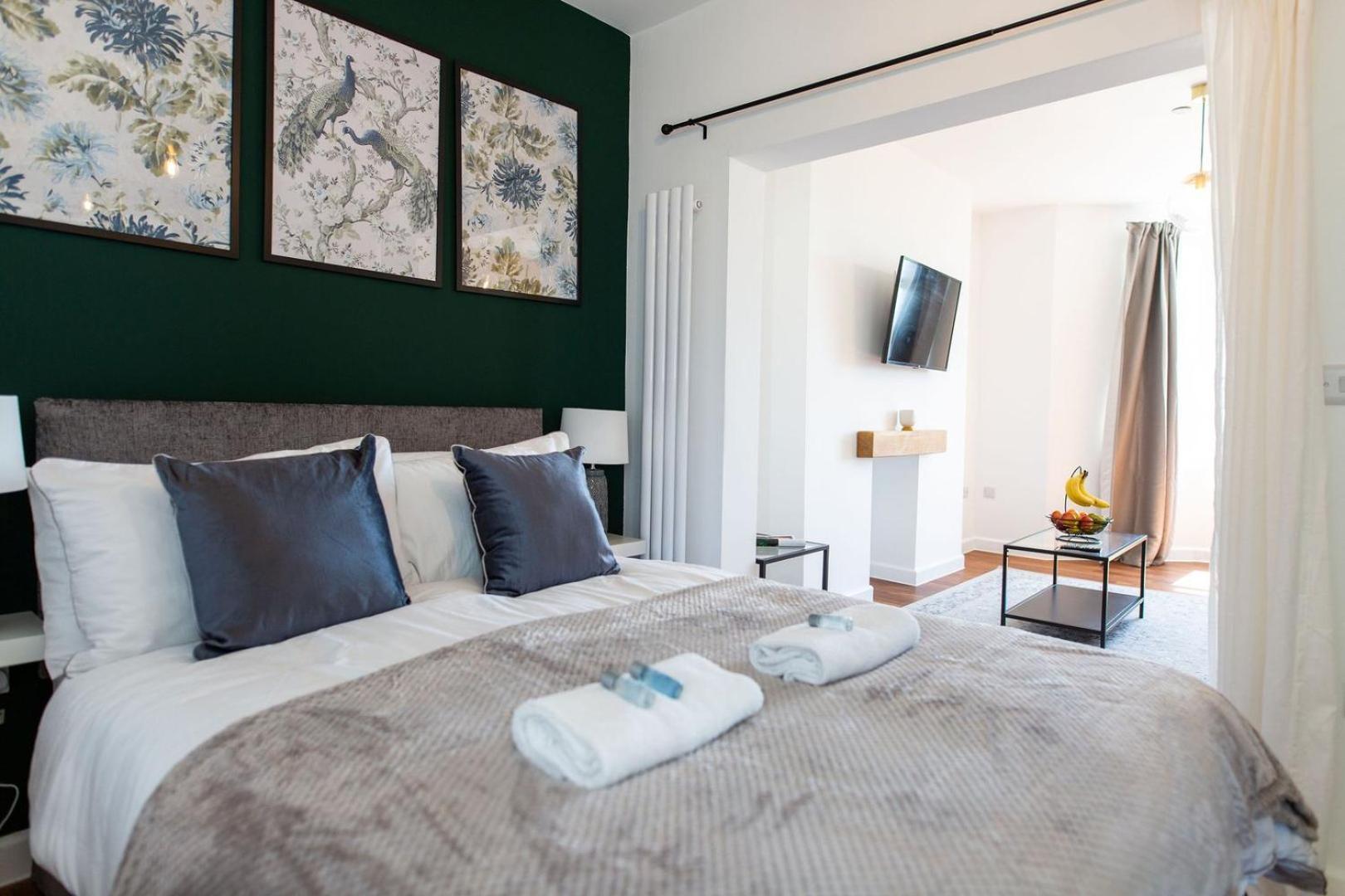 Studio Apartment With 65" Smart Tv Newport  Zewnętrze zdjęcie