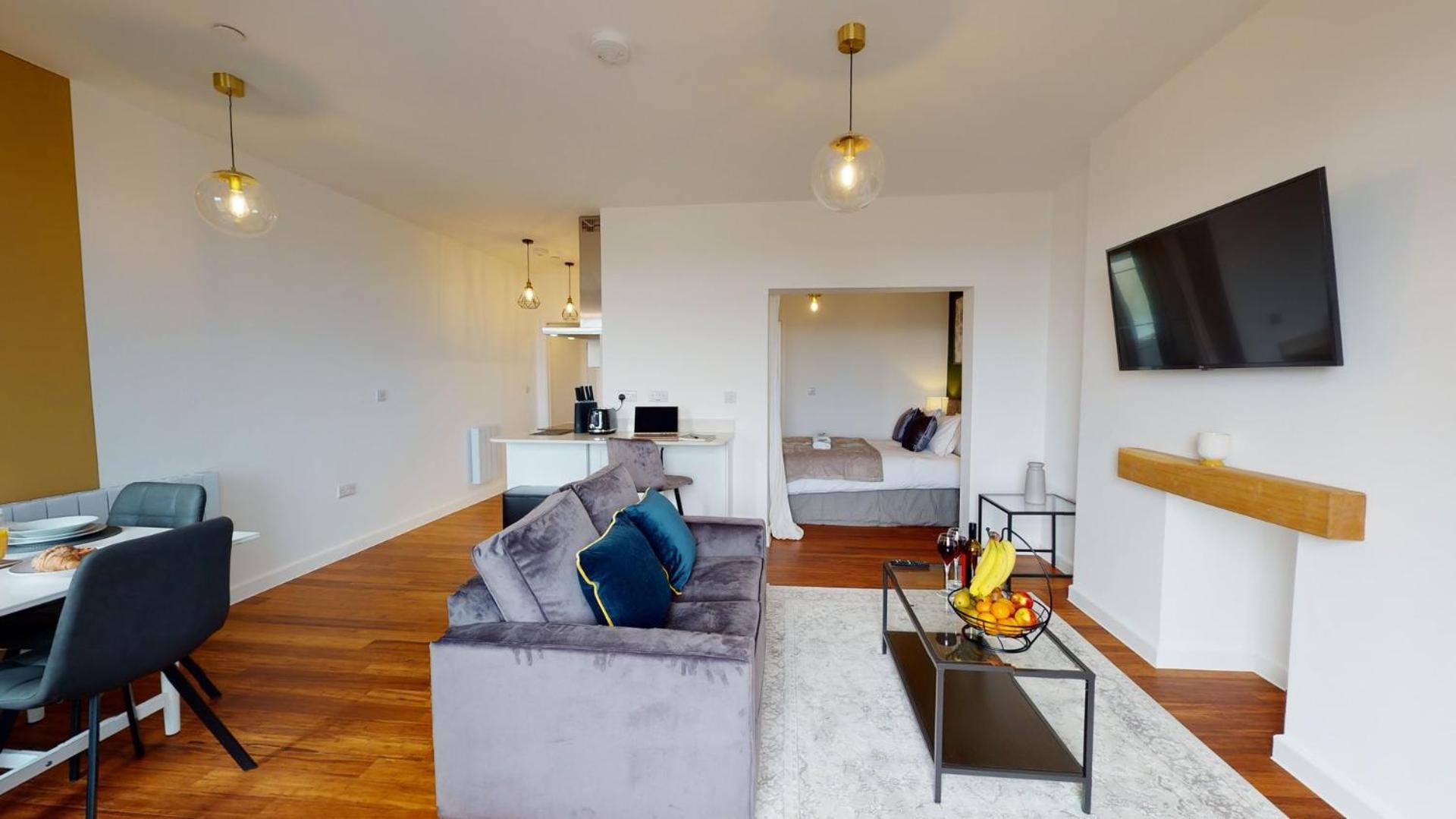 Studio Apartment With 65" Smart Tv Newport  Zewnętrze zdjęcie