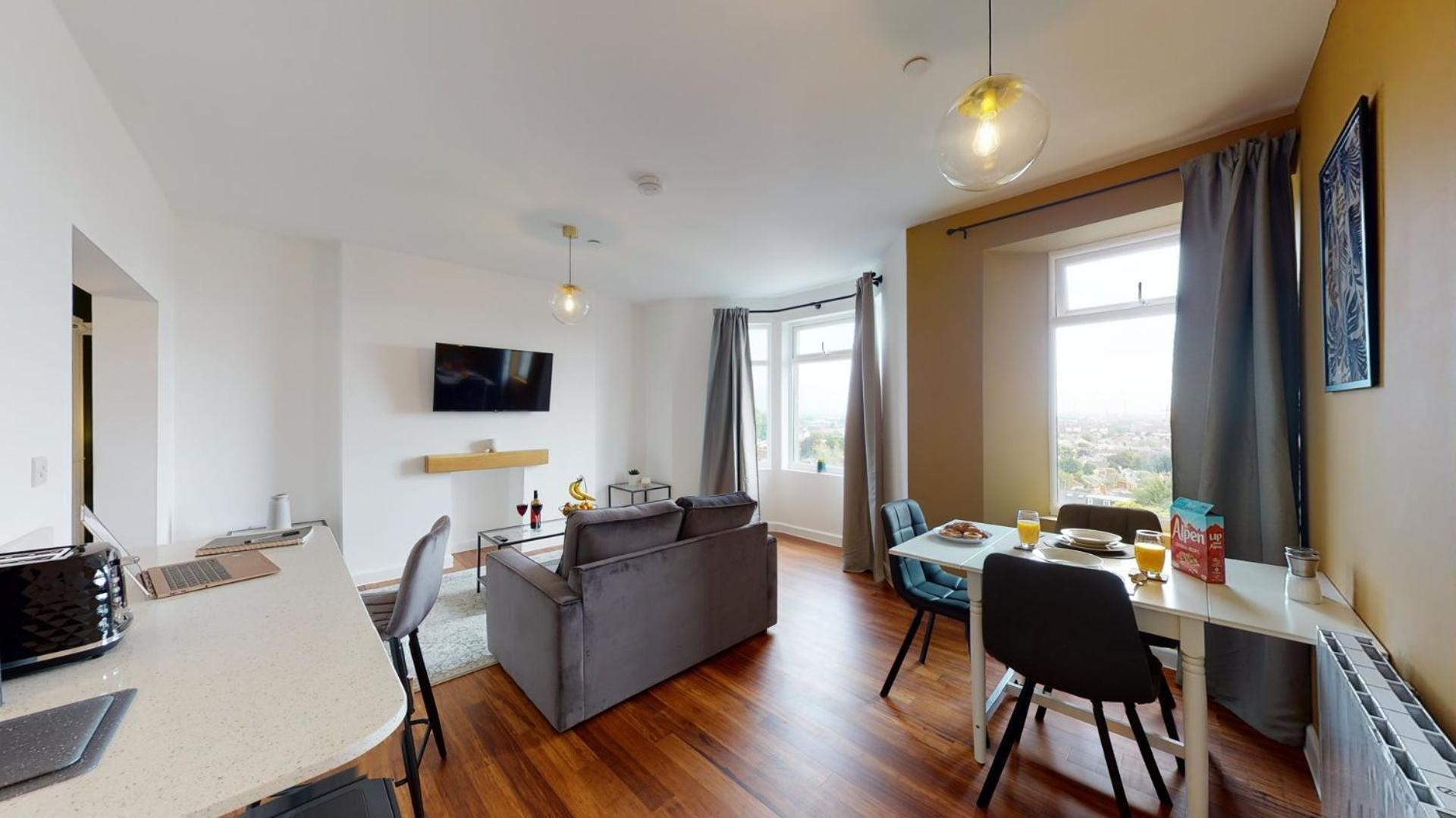 Studio Apartment With 65" Smart Tv Newport  Zewnętrze zdjęcie