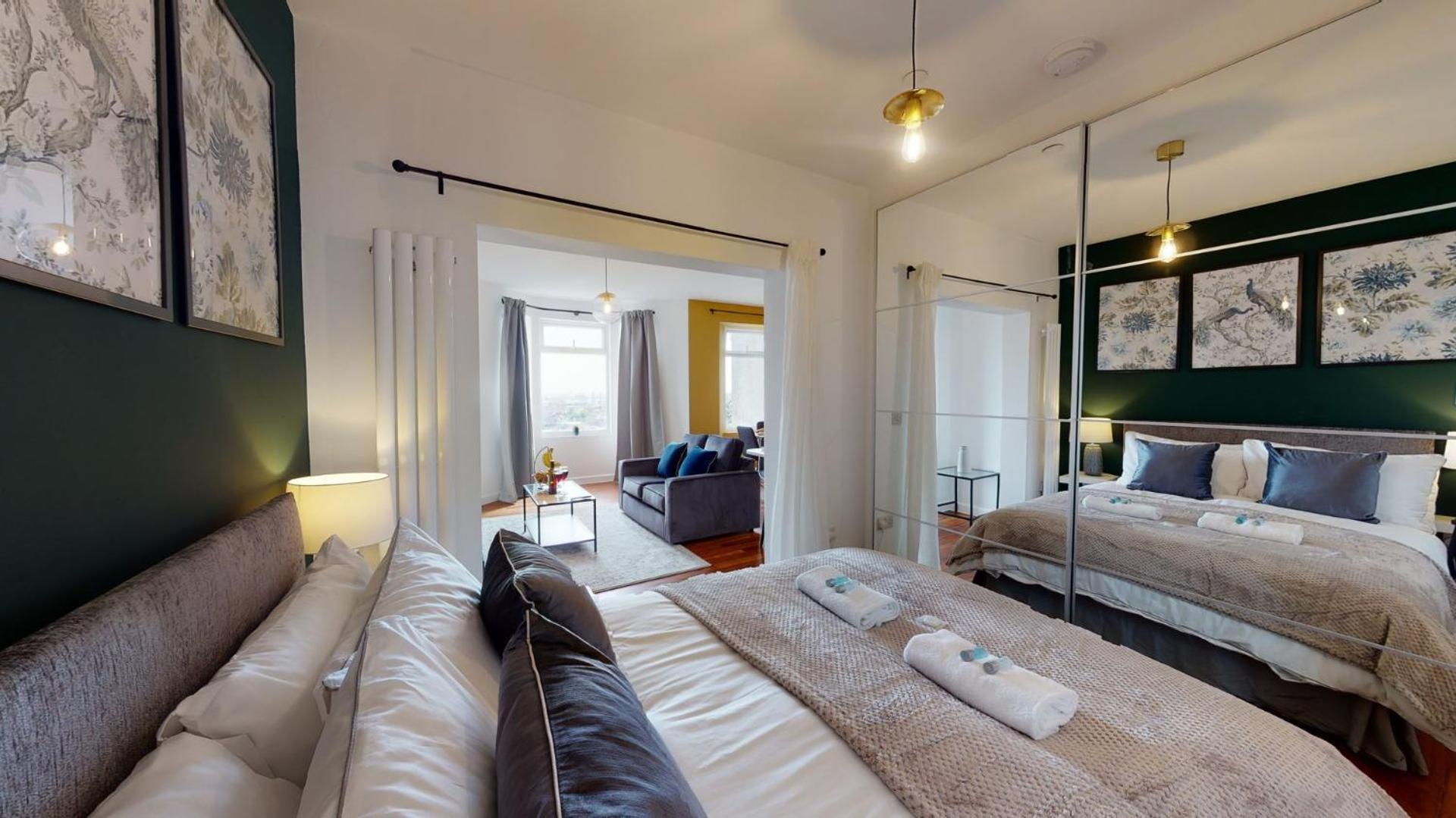Studio Apartment With 65" Smart Tv Newport  Zewnętrze zdjęcie