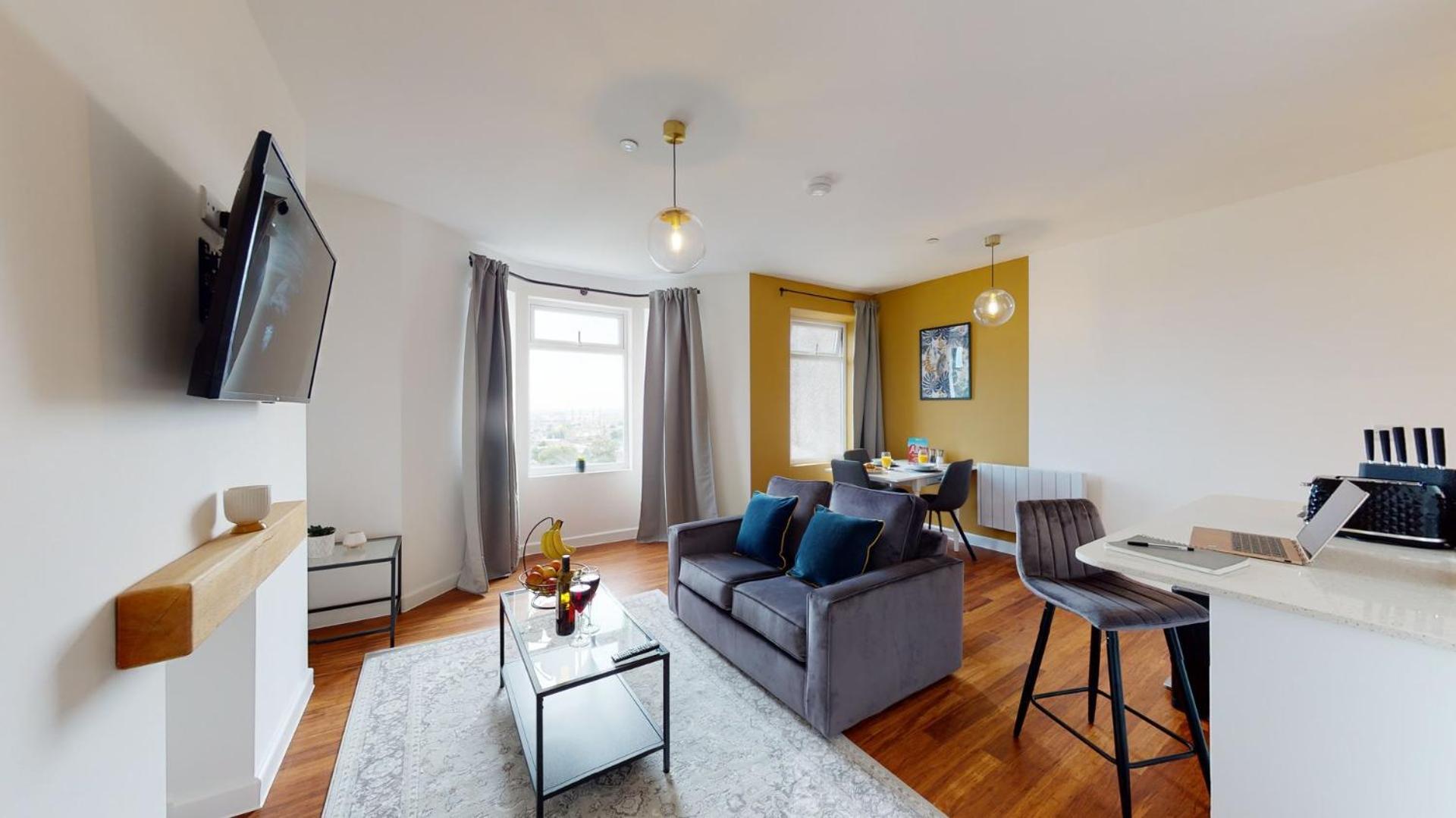 Studio Apartment With 65" Smart Tv Newport  Zewnętrze zdjęcie