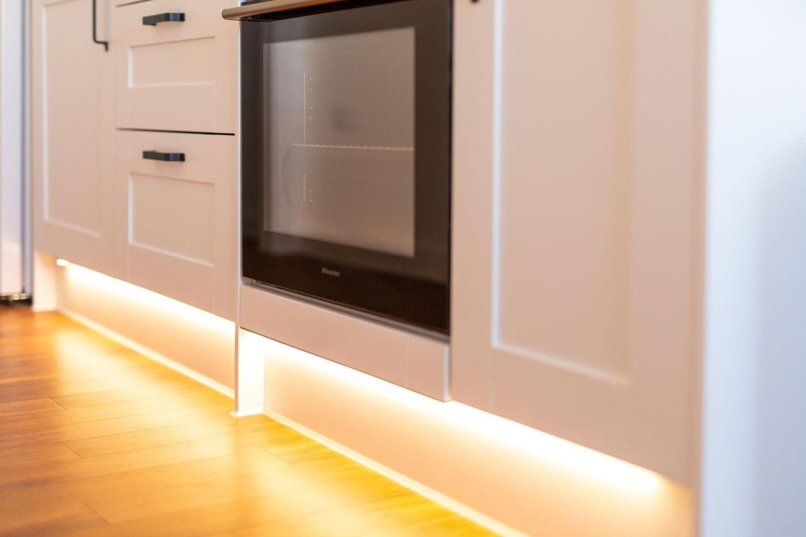 Studio Apartment With 65" Smart Tv Newport  Zewnętrze zdjęcie