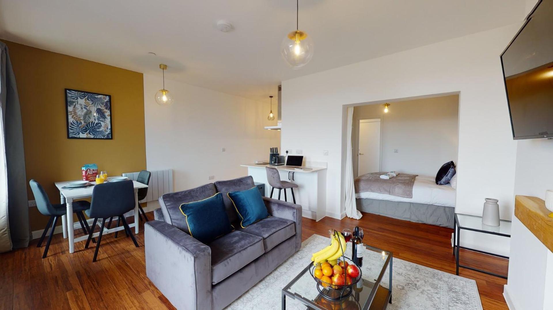 Studio Apartment With 65" Smart Tv Newport  Zewnętrze zdjęcie