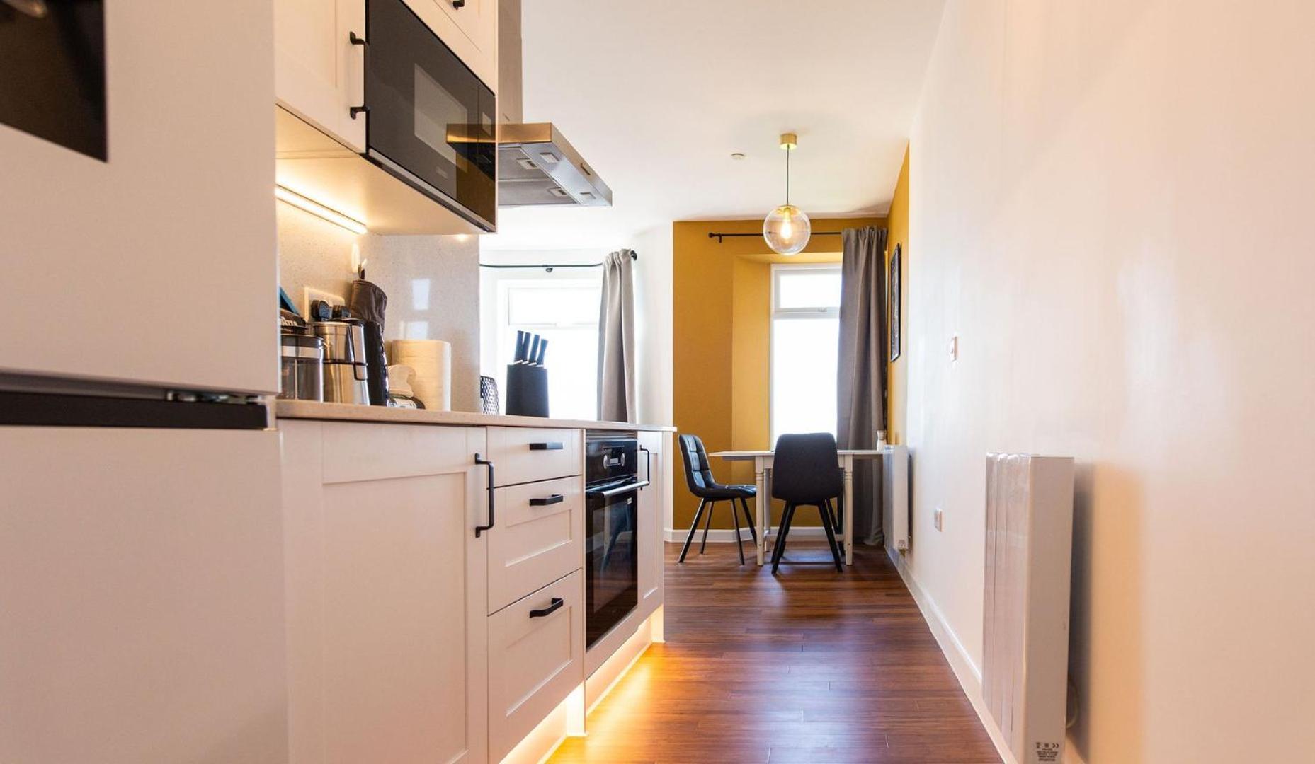 Studio Apartment With 65" Smart Tv Newport  Zewnętrze zdjęcie