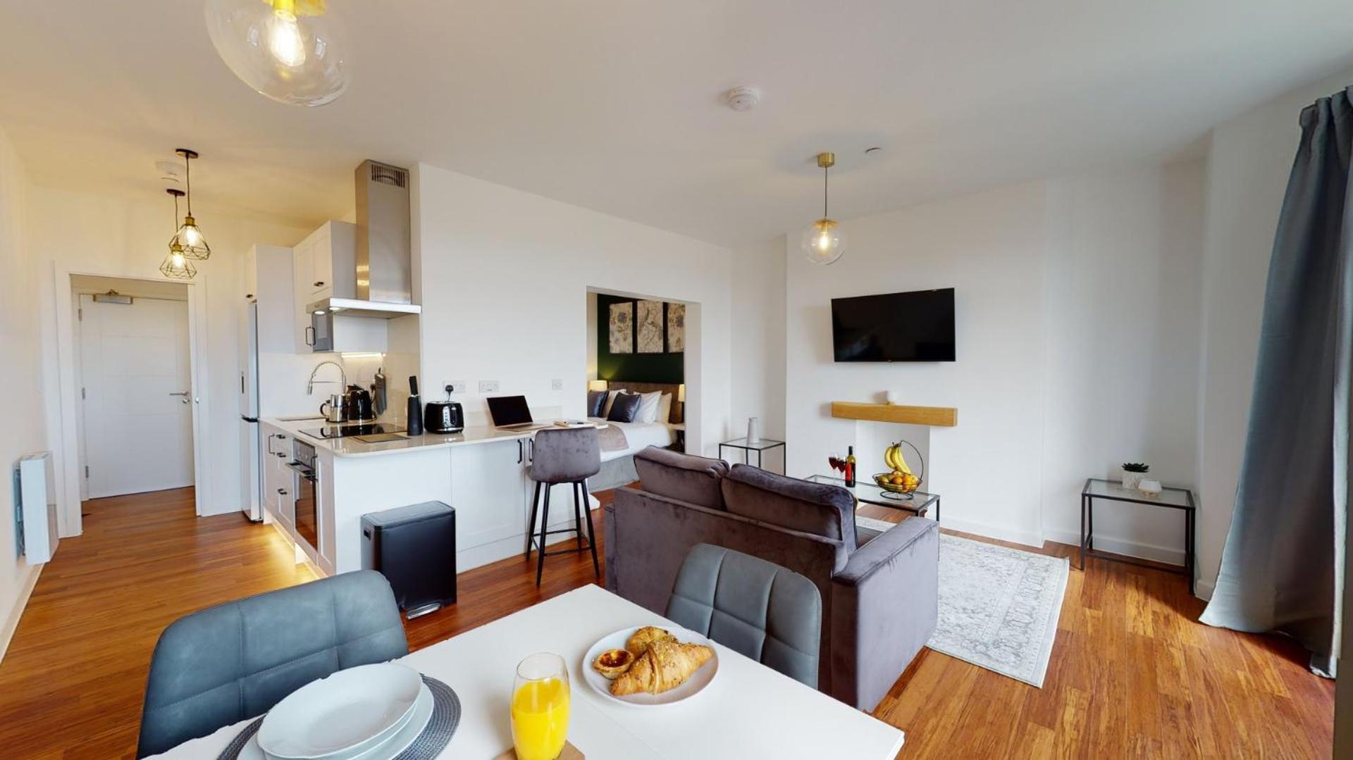 Studio Apartment With 65" Smart Tv Newport  Zewnętrze zdjęcie